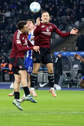 DEU, DFL, 2 FBL, Hertha BSC vs 1 FC Nuernberg, 21 02 2025, Berliner Olympiastadion, Berlin, DEU, DFL, 2 FBL, Hertha BSC vs 1 FC Nuernberg, im Bild Michal Karbownik Hertha BSC Berlin 33 , Lubach, Rafael 1 FC Nuernberg 18 , Justvan, Julian 1 FC Nuernberg 10 DFL regulations prohibit any use of Photographs as image sequences and or quasi video Foto Juergen Engler nordphoto GmbH nordphotoxGmbHx xEngler nph00076