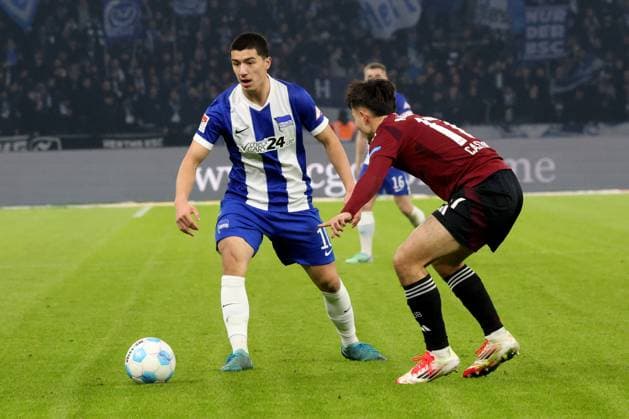 DEU, DFL, 2 FBL, Hertha BSC vs 1 FC Nuernberg, 21 02 2025, Berliner Olympiastadion, Berlin, DEU, DFL, 2 FBL, Hertha BSC vs 1 FC Nuernberg, im Bild Ibrahim Maza Hertha BSC Berlin 10 , Castrop, Jens 1 FC Nuernberg 17 DFL regulations prohibit any use of Photographs as image sequences and or quasi video Foto Juergen Engler nordphoto GmbH nordphotoxGmbHx xEngler nph00076