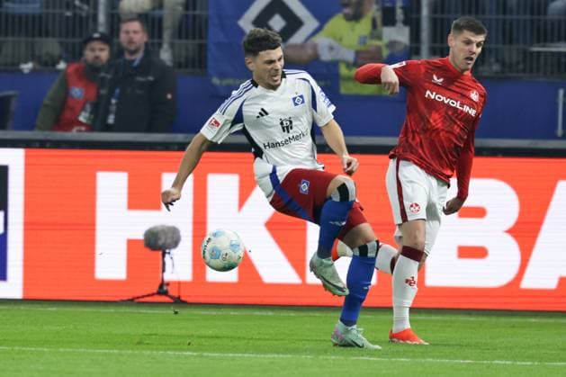 GER,Hamburg, HSV , 2 Bundesliga , Football, DFB, Hamburger SV vs 1 FC Kaiserslautern , im Hamburger Volksparkstadion , 21 02 2025 , v l Daniel Elfadli Hamburger SV , 8 DFL regulations prohibit any use of photographs as image sequences and or quasi video Copyright: HMBxMedia FernandoxSoares