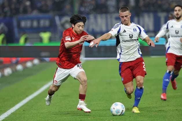 GER,Hamburg, HSV , 2 Bundesliga , Soccer, DFB, Hamburger SV vs 1 FC Kaiserslautern , in Hamburger Volksparkstadion , 21 02 2025 , v l Daisuke Yokota 1 FC Kaiserslautern , 41 in duel with William Mikelbrencis Hamburger SV , 2 DFL regulations prohibit any use of photographs as image sequences and or quasi video Copyright: HMBxMedia FernandoxSoares