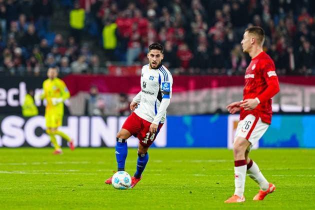 Ludovit Reis Hamburger SV, 14 GER, Hamburger SV vs 1 FC Kaiserslautern, Football, 2 Bundesliga, Matchday 23, Season 2024 2025, 21 02 2025 DFL REGULATES PROHIBIT ANY USE OF PHOTOGRAPHS AS IMAGE SEQUENCES AND OR QUASI VIDEO GER, Hamburger SV vs 1 FC Kaiserslautern, Football, 2 Bundesliga, Matchday 23, Season 2024 2025, 21 02 2025 Hamburg Copyright: xEibner-Pressefoto MarcelxvonxFehrnx EP_MFN