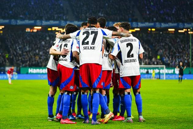 Goal celebration Hamburger SV after scoring 1 0 Davie Selke Hamburger SV, 27 GER, Hamburger SV vs 1 FC Kaiserslautern, Football, 2 Bundesliga, Matchday 23, Season 2024 2025, 21 02 2025 DFL REGULATIONS PROHIBIT ANY USE OF PHOTOGRAPHS AS IMAGE SEQUENCES AND OR QUASI VIDEO GER, Hamburger SV vs 1 FC Kaiserslautern, Football, 2 Bundesliga, Matchday 23, Season 2024 2025, 21 02 2025 Hamburg Copyright: xEibner-Pressefoto MarcelxvonxFehrnx EP_MFN