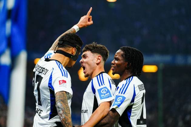 Goal celebration Hamburger SV after scoring 1 0 Davie Selke Hamburger SV, 27 GER, Hamburger SV vs 1 FC Kaiserslautern, Football, 2 Bundesliga, Matchday 23, Season 2024 2025, 21 02 2025 DFL REGULATIONS PROHIBIT ANY USE OF PHOTOGRAPHS AS IMAGE SEQUENCES AND OR QUASI VIDEO GER, Hamburger SV vs 1 FC Kaiserslautern, Football, 2 Bundesliga, Matchday 23, Season 2024 2025, 21 02 2025 Hamburg Copyright: xEibner-Pressefoto MarcelxvonxFehrnx EP_MFN