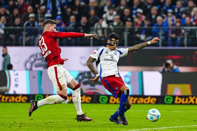 Goal for 1 0 Davie Selke Hamburger SV, 27 GER, Hamburger SV vs 1 FC Kaiserslautern, Football, 2 Bundesliga, Matchday 23, Season 2024 2025, 21 02 2025 DFL REGULATIONS PROHIBIT ANY USE OF PHOTOGRAPHS AS IMAGE SEQUENCES AND OR QUASI VIDEO GER, Hamburger SV vs 1 FC Kaiserslautern, Football, 2 Bundesliga, Matchday 23, Season 2024 2025, 21 02 2025 Hamburg Copyright: xEibner-Pressefoto MarcelxvonxFehrnx EP_MFN