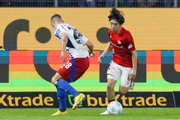 Miro Muheim Hamburger SV and Daisuke Yokota 1 FC Kaiserslautern battle for the ball, 2 Bundesliga, Hamburger SV vs 1 FC Kaiserslautern, Volksparkstadion, February 21, 2025 in Hamburg, Germany Photo by Marco Steinbrenner DeFodi Images Miro Muheim Hamburger SV and Daisuke Yokota 1 FC Kaiserslautern battle for the ball, 2 Bundesliga, Hamburger SV vs 1 FC Kaiserslautern, Volksparkstadion, February 21, 2025 in Hamburg, Germany Photo by Marco Steinbrenner DeFodi Images DFB DFL REGULATIONS PROHIBIT ANY USE OF PHOTOGRAPHS AS IMAGE SEQUENCES AND OR QUASI VIDEO