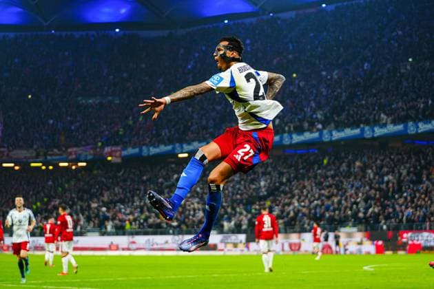 Goal celebration after scoring 1 0 Davie Selke Hamburger SV, 27 GER, Hamburger SV vs 1 FC Kaiserslautern, Football, 2 Bundesliga, Matchday 23, Season 2024 2025, 21 02 2025 DFL REGULATIONS PROHIBIT ANY USE OF PHOTOGRAPHS AS IMAGE SEQUENCES AND OR QUASI VIDEO GER, Hamburger SV vs 1 FC Kaiserslautern, Football, 2 Bundesliga, Matchday 23, Season 2024 2025, 21 02 2025 Hamburg Copyright: xEibner-Pressefoto MarcelxvonxFehrnx EP_MFN
