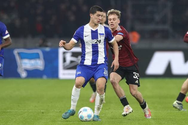 21 02 2025, xtgx, Fußball 2 Bundesliga, Hertha BSC Berlin 1 FC Nuernberg emspor, v l Ibrahim Maza Hertha, 10 , Tim Janisch Nuernberg, 32 Zweikampf, Duell, Kampf, tackle DFL DFB REGULATIONS PROHIBIT ANY USE OF PHOTOGRAPHS as IMAGE SEQUENCES and or QUASI VIDEO Berlin