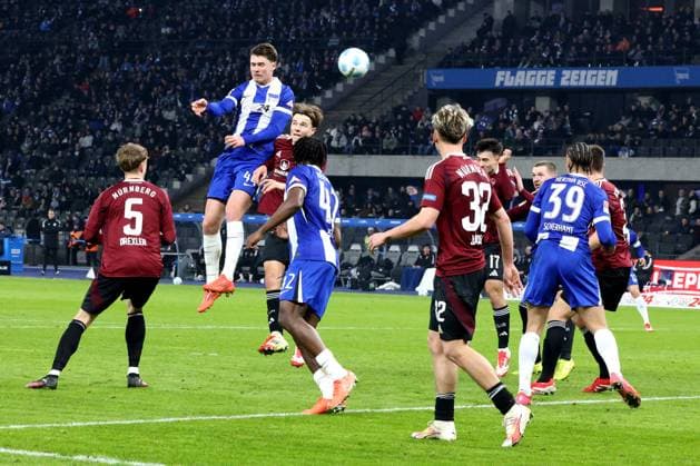 DEU, DFL, 2 FBL, Hertha BSC vs 1 FC Nuernberg, 21 02 2025, Berliner Olympiastadion, Berlin, DEU, DFL, 2 FBL, Hertha BSC vs 1 FC Nuernberg, in the picture Linus Gechter Hertha BSC Berlin 44 , Deyovaisio Zeefuik Hertha BSC Berlin 42 , Derry Scherhant Hertha BSC Berlin 39 , Drexler, Tim 1 FC Nuernberg 5 , Jander, Caspar 1 FC Nuernberg 20 , Janisch, Tim 1 FC Nuernberg 32 DFL regulations prohibit any use of Photographs as image sequences and or quasi video Foto Juergen Engler nordphoto GmbH nordphotoxGmbHx xEngler nph00076