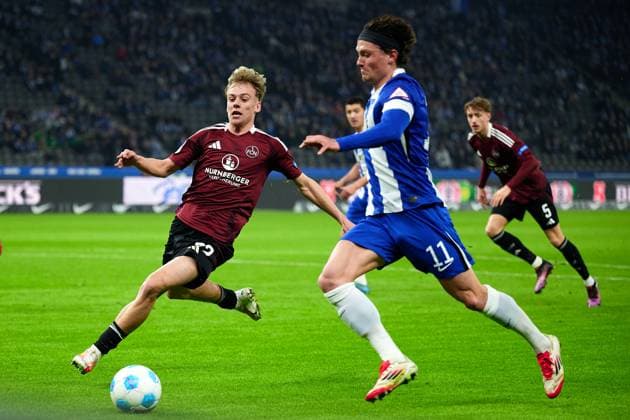 Tim Janisch 1 FC Nuernberg, 32 , Fabian Reese Hertha BSC, 11 , GER, Hertha BSC vs 1 FC Nuernberg, Soccer Men, 2 Bundesliga, Season 2024 2025, 23 Matchday, 21 02 2025 DFL REGULATIONS PROHIBIT ANY USE OF PHOTOGRAPHS AS IMAGE SEQUENCES AND OR QUASI VIDEO GER, Hertha BSC vs 1 FC Nuernberg, Soccer Men, 2 Bundesliga, Season 2024 2025, 23 Matchday, 21 02 2025 Berlin Copyright: xClaudiusxRauch,xEibner-Pressefotox xClaudiusxRauchx EP_CRH
