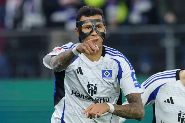Davie Selke Hamburger SV cheers, 2 Bundesliga, Hamburger SV vs 1 FC Kaiserslautern, Volksparkstadion, February 21, 2025 in Hamburg, Germany Photo by Marco Steinbrenner DeFodi Images Davie Selke Hamburger SV cheers, 2 Bundesliga, Hamburger SV vs 1 FC Kaiserslautern, Volksparkstadion, February 21, 2025 in Hamburg, Germany Photo by Marco Steinbrenner DeFodi Images DFB DFL REGULATIONS PROHIBIT ANY USE OF PHOTOGRAPHS AS IMAGE SEQUENCES AND OR QUASI VIDEO