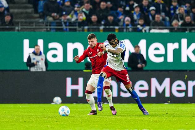 Jan Elvedi 1 FC Kaiserslautern, 33 , Davie Selke Hamburger SV, 27 GER, Hamburger SV vs 1 FC Kaiserslautern, Football, 2 Bundesliga, Matchday 23, Season 2024 2025, 21 02 2025 DFL REGULATIONS PROHIBIT ANY USE OF PHOTOGRAPHS AS IMAGE SEQUENCES AND OR QUASI VIDEO GER, Hamburger SV vs 1 FC Kaiserslautern, Football, 2 Bundesliga, Matchday 23, Season 2024 2025, 21 02 2025 Hamburg Copyright: xEibner-Pressefoto MarcelxvonxFehrnx EP_MFN