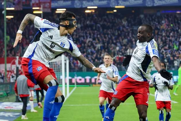 Davie Selke Hamburger SV and Jean Luc Dompe Hamburger SV cheer, 2 Bundesliga, Hamburger SV vs 1 FC Kaiserslautern, Volksparkstadion, February 21, 2025 in Hamburg, Germany Photo by Marco Steinbrenner DeFodi Images Davie Selke Hamburger SV and Jean Luc Dompe Hamburger SV cheer, 2 Bundesliga, Hamburger SV vs 1 FC Kaiserslautern, Volksparkstadion, February 21, 2025 in Hamburg, Germany Photo by Marco Steinbrenner DeFodi Images DFB DFL REGULATIONS PROHIBIT ANY USE OF PHOTOGRAPHS AS IMAGE SEQUENCES AND OR QUASI VIDEO