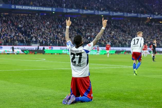 Davie Selke Hamburger SV cheers, 2 Bundesliga, Hamburger SV vs 1 FC Kaiserslautern, Volksparkstadion, February 21, 2025 in Hamburg, Germany Photo by Marco Steinbrenner DeFodi Images Davie Selke Hamburger SV cheers, 2 Bundesliga, Hamburger SV vs 1 FC Kaiserslautern, Volksparkstadion, February 21, 2025 in Hamburg, Germany Photo by Marco Steinbrenner DeFodi Images DFB DFL REGULATIONS PROHIBIT ANY USE OF PHOTOGRAPHS AS IMAGE SEQUENCES AND OR QUASI VIDEO