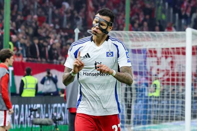 Davie Selke Hamburger SV celebrates his goal for 2 0, 2 Bundesliga, Hamburger SV vs 1 FC Kaiserslautern, Volksparkstadion, February 21, 2025 in Hamburg, Germany Photo by Marco Steinbrenner DeFodi Images Davie Selke Hamburger SV celebrates after scoring his teams second goal, 2 Bundesliga, Hamburger SV vs 1 FC Kaiserslautern, Volksparkstadion, February 21, 2025 in Hamburg, Germany Photo by Marco Steinbrenner DeFodi Images DFB DFL REGULATIONS PROHIBIT ANY USE OF PHOTOGRAPHS AS IMAGE SEQUENCES AND OR QUASI VIDEO