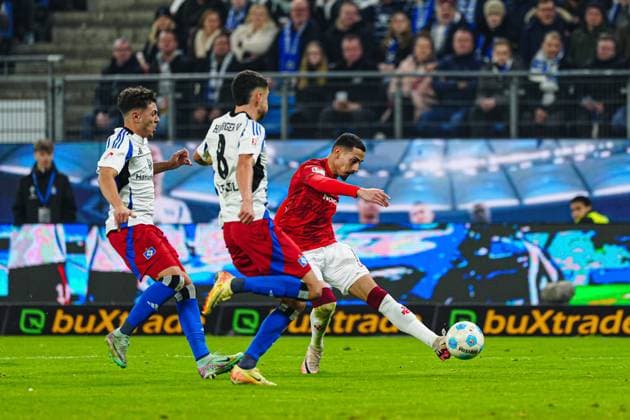 Goal kick Goal chance Kenny Prince Redondo 1 FC Kaiserslautern, 11 GER, Hamburger SV vs 1 FC Kaiserslautern, Football, 2 Bundesliga, Matchday 23, Season 2024 2025, 21 02 2025 DFL REGULATIONS PROHIBIT ANY USE OF PHOTOGRAPHS AS IMAGE SEQUENCES AND OR QUASI VIDEO GER, Hamburger SV vs 1 FC Kaiserslautern, Football, 2 Bundesliga, Matchday 23, Season 2024 2025, 21 02 2025 Hamburg Copyright: xEibner-Pressefoto MarcelxvonxFehrnx EP_MFN