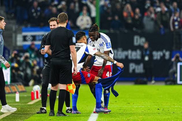 Goal celebration Davie Selke Hamburger SV, 27 and Fabio Balde Hamburger SV, 45 after scoring 3 0 Fabio Balde Hamburger SV, 45 GER, Hamburger SV vs 1 FC Kaiserslautern, Soccer, 2 Bundesliga, Matchday 23, Season 2024 2025, 21 02 2025 DFL REGULATES PROHIBIT ANY USE OF PHOTOGRAPHS AS IMAGE SEQUENCES AND OR QUASI VIDEO GER, Hamburger SV vs 1 FC Kaiserslautern, Football, 2 Bundesliga, Matchday 23, Season 2024 2025, 21 02 2025 Hamburg Copyright: xEibner-Pressefoto MarcelxvonxFehrnx EP_MFN