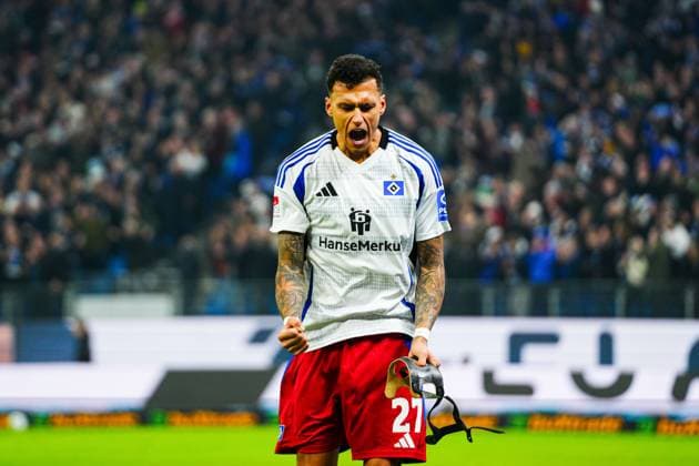 Goal celebration Davie Selke Hamburger SV, 27 after scoring 3 0 Fabio Balde Hamburger SV, 45 GER, Hamburger SV vs 1 FC Kaiserslautern, Football, 2 Bundesliga, Matchday 23, Season 2024 2025, 21 02 2025 DFL REGULATIONS PROHIBIT ANY USE OF PHOTOGRAPHS AS IMAGE SEQUENCES AND OR QUASI VIDEO GER, Hamburger SV vs 1 FC Kaiserslautern, Football, 2 Bundesliga, Matchday 23, Season 2024 2025, 21 02 2025 Hamburg Copyright: xEibner-Pressefoto MarcelxvonxFehrnx EP_MFN