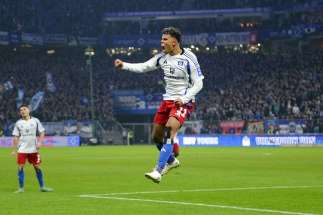 GER,Hamburg, HSV , 2 Bundesliga , Soccer, DFB, Hamburger SV vs 1 FC Kaiserslautern , im Hamburger Volksparkstadion , 21 02 2025 , v l Ransford Koenigsderffer Hamburger SV , 11 macht das TOR leider abseits DFL regulations prohibit any use of photographs as image sequences and or quasi video Copyright: HMBxMedia FernandoxSoares