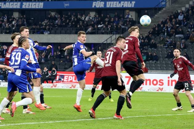 DEU, DFL, 2 FBL, Hertha BSC vs 1 FC Nuernberg, 21 02 2025, Berliner Olympiastadion, Berlin, DEU, DFL, 2 FBL, Hertha BSC vs 1 FC Nuernberg, im Bild Florian Niederlechner Hertha BSC Berlin 7 , Knoche, Robin 1 FC Nuernberg 31 , Drexler, Tim 1 FC Nuernberg 5 DFL regulations prohibit any use of Photographs as image sequences and or quasi video Foto Juergen Engler nordphoto GmbH nordphotoxGmbHx xEngler nph00076