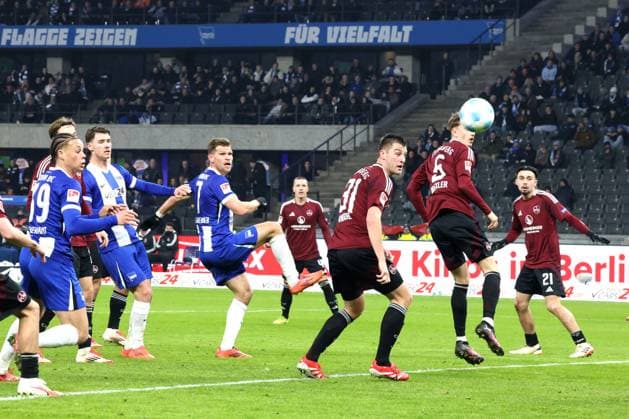 DEU, DFL, 2 FBL, Hertha BSC vs 1 FC Nuernberg, 21 02 2025, Berliner Olympiastadion, Berlin, DEU, DFL, 2 FBL, Hertha BSC vs 1 FC Nuernberg, im Bild Florian Niederlechner Hertha BSC Berlin 7 , Knoche, Robin 1 FC Nuernberg 31 , Drexler, Tim 1 FC Nuernberg 5 DFL regulations prohibit any use of Photographs as image sequences and or quasi video Foto Juergen Engler nordphoto GmbH nordphotoxGmbHx xEngler nph00076