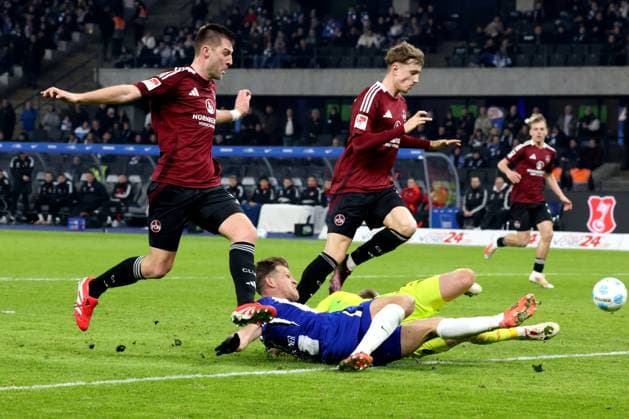 DEU, DFL, 2 FBL, Hertha BSC vs 1 FC Nuernberg, 21 02 2025, Berliner Olympiastadion, Berlin, DEU, DFL, 2 FBL, Hertha BSC vs 1 FC Nuernberg, in the picture Florian Niederlechner Hertha BSC Berlin 7 , Reichert, Jan 1 FC Nuernberg 1 , Knoche, Robin 1 FC Nuernberg 31 , Drexler, Tim 1 FC Nuernberg 5 DFL regulations prohibit any use of Photographs as image sequences and or quasi video Foto Juergen Engler nordphoto GmbH nordphotoxGmbHx xEngler nph00076