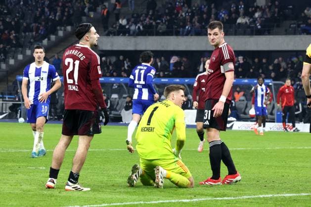 DEU, DFL, 2 FBL, Hertha BSC vs 1 FC Nuernberg, 21 02 2025, Berliner Olympiastadion, Berlin, DEU, DFL, 2 FBL, Hertha BSC vs 1 FC Nuernberg, im Bild Reichert, Jan 1 FC Nuernberg 1 , Knoche, Robin 1 FC Nuernberg 31 , Yilmaz, Berkay 1 FC Nuernberg 21 DFL regulations prohibit any use of Photographs as image sequences and or quasi video Foto Juergen Engler nordphoto GmbH nordphotoxGmbHx xEngler nph00076