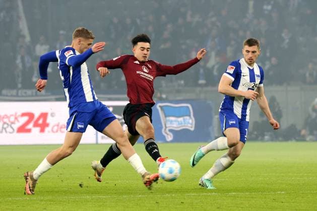 DEU, DFL, 2 FBL, Hertha BSC vs 1 FC Nuernberg, 21 02 2025, Berliner Olympiastadion, Berlin, DEU, DFL, 2 FBL, Hertha BSC vs 1 FC Nuernberg, in the picture Marton Dardai Hertha BSC Berlin 31 , Jonjoe Kenny Hertha BSC Berlin 16 , Castrop, Jens 1 FC Nuernberg 17 DFL regulations prohibit any use of Photographs as image sequences and or quasi video Foto Juergen Engler nordphoto GmbH nordphotoxGmbHx xEngler nph00076
