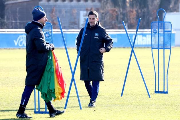 DEU, DFL, 2. FBL Hertha BSC, Training, 22.02.2025, Sportforum, Berlin, DEU, DFL, 2. FBL Hertha BSC, Training, im Bild Cheftrainer Stefan Leitl (Hertha BSC Berlin), Co-Trainer Patrick Ebert (Hertha BSC Berlin) DFL - regulations prohibit any use of Photographs as image sequences and or quasi-video Foto: Juergen Engler nordphoto GmbH nordphotoxGmbHx xEngler nph00076