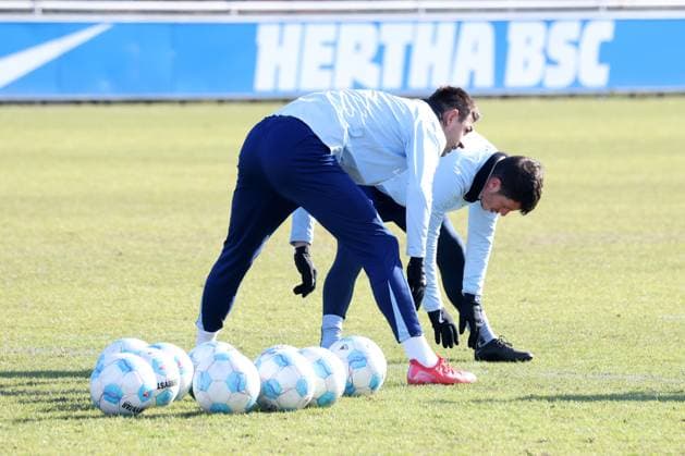 DEU, DFL, 2 FBL Hertha BSC, Training, 22 02 2025, Sportforum, Berlin, DEU, DFL, 2 FBL Hertha BSC, Training, in the picture Diego Demme Hertha BSC Berlin 6 , Smail Prevljak Hertha BSC Berlin 9 DFL regulations prohibit any use of Photographs as image sequences and or quasi video Foto Juergen Engler nordphoto GmbH nordphotoxGmbHx xEngler nph00076