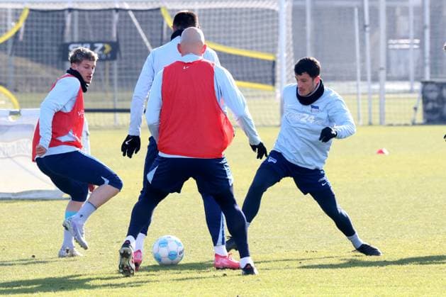 DEU, DFL, 2 FBL Hertha BSC, Training, 22 02 2025, Sportforum, Berlin, DEU, DFL, 2 FBL Hertha BSC, Training, im Bild Diego Demme Hertha BSC Berlin 6 , Hertha Spielerkreis DFL regulations prohibit any use of Photographs as image sequences and or quasi video Foto Juergen Engler nordphoto GmbH nordphotoxGmbHx xEngler nph00076
