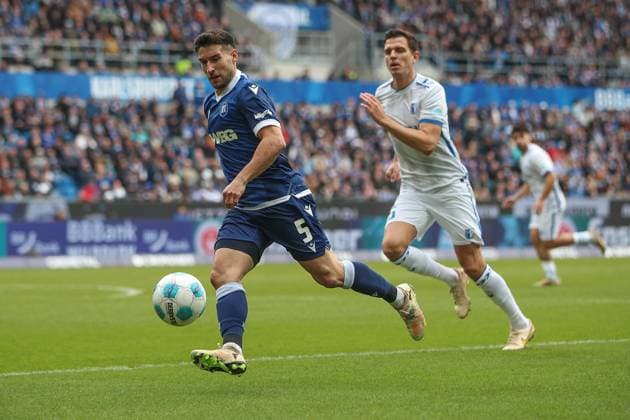 Robin Heusser Karlsruher SC, 05 Mueller Tobias 1 FC Magdeburg, 05 , Karlsruher SC vs 1 FC Magdeburg Football, 2 Bundesliga, 23 Matchday, 2024 2025, 21 02 2025, DFL REGULATIONS PROHIBIT ANY USE OF PHOTOGRAPHS AS IMAGE SEQUENCES AND OR QUASI VIDEO, Karlsruher SC vs 1 FC Magdeburg Football, 2 Bundesliga, 23 Matchday, 2024 2025, 21 02 2025 Karlsruhe Copyright: xEibner-Pressefoto JanxPrihodax EP_JPA