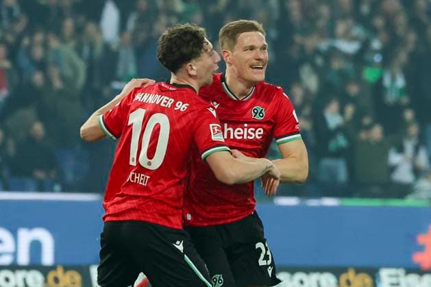 Marcel Halstenberg Hannover 96 celebrates his 1 0 goal with Jannik Rochelt Hannover 96 , 2 Bundesliga, Hannover 96 vs SC Paderborn 07, Heinz von Heiden Arena, February 22, 2025 in Hanover, Germany Photo by Marco Steinbrenner DeFodi Images Marcel Halstenberg Hannover 96 celebrates after scoring his teams first goal with Jannik Rochelt Hannover 96 , 2 Bundesliga, Hannover 96 vs SC Paderborn 07, Heinz von Heiden Arena, February 22, 2025 in Hanover, Germany Photo by Marco Steinbrenner DeFodi Images DFB DFL REGULATIONS PROHIBIT ANY USE OF PHOTOGRAPHS AS IMAGE SEQUENCES AND OR QUASI VIDEO
