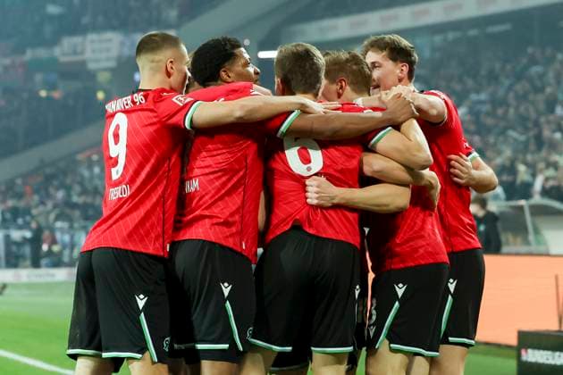 Marcel Halstenberg Hannover 96 celebrates his goal with teammates, 2 Bundesliga, Hannover 96 vs SC Paderborn 07, Heinz von Heiden Arena, February 22, 2025 in Hanover, Germany Photo by Marco Steinbrenner DeFodi Images Marcel Halstenberg Hannover 96 celebrates his goal with teammates, 2 Bundesliga, Hannover 96 vs SC Paderborn 07, Heinz von Heiden Arena, February 22, 2025 in Hanover, Germany Photo by Marco Steinbrenner DeFodi Images DFB DFL REGULATIONS PROHIBIT ANY USE OF PHOTOGRAPHS AS IMAGE SEQUENCES AND OR QUASI VIDEO