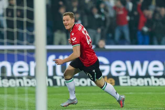 Marcel Halstenberg Hannover 96 celebrates his goal for 1 0, 2 Bundesliga, Hannover 96 vs SC Paderborn 07, Heinz von Heiden Arena, February 22, 2025 in Hanover, Germany Photo by Marco Steinbrenner DeFodi Images Marcel Halstenberg Hannover 96 celebrates after scoring his teams first goal, 2 Bundesliga, Hannover 96 vs SC Paderborn 07, Heinz von Heiden Arena, February 22, 2025 in Hanover, Germany Photo by Marco Steinbrenner DeFodi Images DFB DFL REGULATIONS PROHIBIT ANY USE OF PHOTOGRAPHS AS IMAGE SEQUENCES AND OR QUASI VIDEO