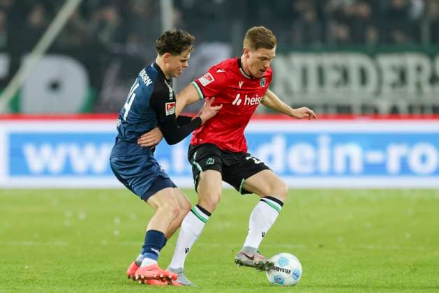 Casper Terho SC Paderborn 07 and Marcel Halstenberg Hannover 96 battle for the ball, 2 Bundesliga, Hannover 96 vs SC Paderborn 07, Heinz von Heiden Arena, February 22, 2025 in Hanover, Germany Photo by Marco Steinbrenner DeFodi Images Casper Terho SC Paderborn 07 and Marcel Halstenberg Hannover 96 battle for the ball, 2 Bundesliga, Hannover 96 vs SC Paderborn 07, Heinz von Heiden Arena, February 22, 2025 in Hanover, Germany Photo by Marco Steinbrenner DeFodi Images DFB DFL REGULATIONS PROHIBIT ANY USE OF PHOTOGRAPHS AS IMAGE SEQUENCES AND OR QUASI VIDEO