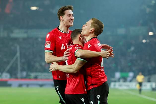 Marcel Halstenberg Hannover 96 celebrates his 1-0 goal with Phil Neumann Hannover 96 and Enzo Leopold Hannover 96 , 2 Bundesliga, Hannover 96 vs SC Paderborn 07, Heinz von Heiden Arena, February 22, 2025 in Hanover, Germany Photo by Marco Steinbrenner DeFodi Images Marcel Halstenberg Hannover 96 celebrates after scoring his teams first goal with Phil Neumann Hannover 96 and Enzo Leopold Hannover 96 , 2 Bundesliga, Hannover 96 vs SC Paderborn 07, Heinz von Heiden Arena, February 22, 2025 in Hanover, Germany Photo by Marco Steinbrenner DeFodi Images DFB DFL REGULATIONS PROHIBIT ANY USE OF PHOTOGRAPHS AS IMAGE SEQUENCES AND OR QUASI VIDEO