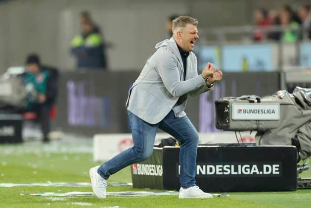 Coach Lukas Kwasniok SC Paderborn 07 looks disappointed, 2 Bundesliga, Hannover 96 vs SC Paderborn 07, Heinz von Heiden Arena on February 22, 2025 in Hanover, Germany Photo by Marco Steinbrenner DeFodi Images Coach Lukas Kwasniok SC Paderborn 07 looks dejected, 2 Bundesliga, Hannover 96 vs SC Paderborn 07, Heinz von Heiden Arena, February 22, 2025 in Hanover, Germany Photo by Marco Steinbrenner DeFodi Images DFB DFL REGULATIONS PROHIBIT ANY USE OF PHOTOGRAPHS AS IMAGE SEQUENCES AND OR QUASI VIDEO