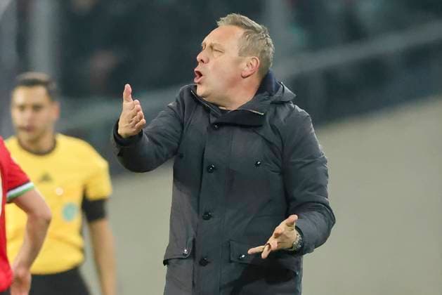 Coach Andre Breitenreiter Hannover 96 gestures, 2 Bundesliga, Hannover 96 vs SC Paderborn 07, Heinz von Heiden Arena on February 22, 2025 in Hanover, Germany Photo by Marco Steinbrenner DeFodi Images Coach Andre Breitenreiter Hannover 96 gestures, 2 Bundesliga, Hannover 96 vs SC Paderborn 07, Heinz von Heiden Arena, February 22, 2025 in Hanover, Germany Photo by Marco Steinbrenner DeFodi Images DFB DFL REGULATIONS PROHIBIT ANY USE OF PHOTOGRAPHS AS IMAGE SEQUENCES AND OR QUASI VIDEO