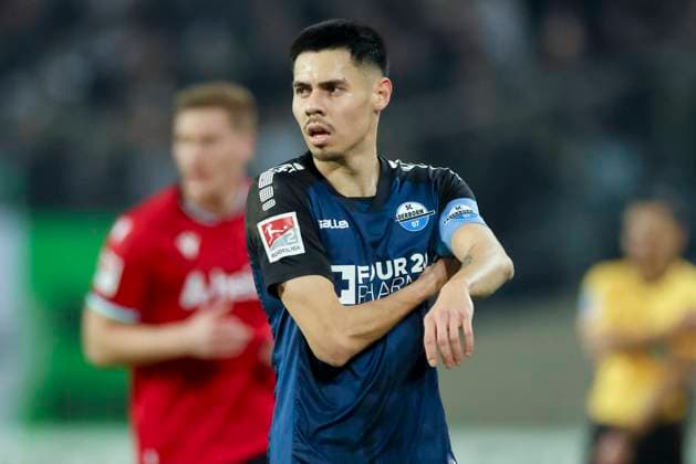 Raphael Obermair SC Paderborn 07 looks on, 2 Bundesliga, Hannover 96 vs SC Paderborn 07, Heinz von Heiden Arena, February 22, 2025 in Hanover, Germany Photo by Marco Steinbrenner DeFodi Images Raphael Obermair SC Paderborn 07 looks on, 2 Bundesliga, Hannover 96 vs SC Paderborn 07, Heinz von Heiden Arena, February 22, 2025 in Hanover, Germany Photo by Marco Steinbrenner DeFodi Images DFB DFL REGULATIONS PROHIBIT ANY USE OF PHOTOGRAPHS AS IMAGE SEQUENCES AND OR QUASI VIDEO
