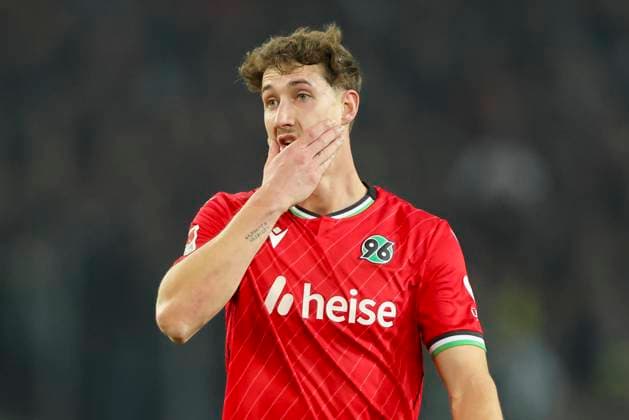 Phil Neumann Hannover 96 looks disappointed, 2 Bundesliga, Hannover 96 vs SC Paderborn 07, Heinz von Heiden Arena, February 22, 2025 in Hanover, Germany Photo by Marco Steinbrenner DeFodi Images Phil Neumann Hannover 96 looks dejected, 2 Bundesliga, Hannover 96 vs SC Paderborn 07, Heinz von Heiden Arena, February 22, 2025 in Hanover, Germany Photo by Marco Steinbrenner DeFodi Images DFB DFL REGULATIONS PROHIBIT ANY USE OF PHOTOGRAPHS AS IMAGE SEQUENCES AND OR QUASI VIDEO