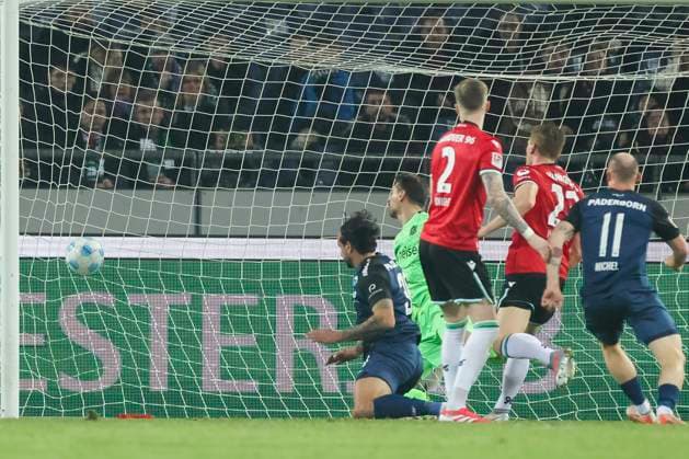 Adriano Grimaldi SC Paderborn 07 scores past goalkeeper Ron Robert Zieler Hannover 96 to equalize the score at 1 1, 2 Bundesliga, Hannover 96 vs SC Paderborn 07, Heinz von Heiden Arena, February 22, 2025 in Hanover, Germany Photo by Marco Steinbrenner DeFodi Images Adriano Grimaldi SC Paderborn 07 scores past goalkeeper Ron Robert Zieler Hannover 96 to equalize the score at 1 1, 2 Bundesliga, Hannover 96 vs SC Paderborn 07, Heinz von Heiden Arena, February 22, 2025 in Hanover, Germany Photo by Marco Steinbrenner DeFodi Images DFB DFL REGULATIONS PROHIBIT ANY USE OF PHOTOGRAPHS AS IMAGE SEQUENCES AND OR QUASI VIDEO