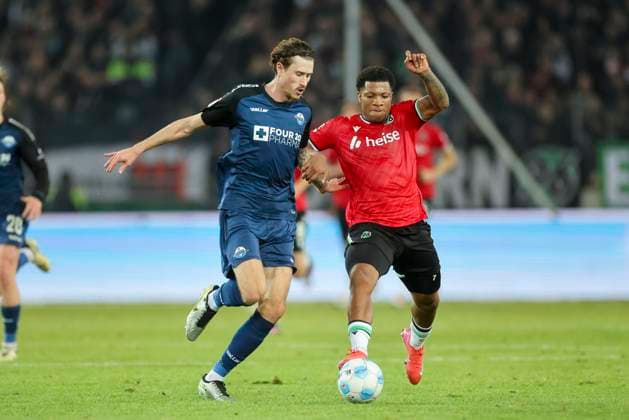 Calvin Brackelmann SC Paderborn 07 and Jessic Ngankam Hannover 96 battle for the ball, 2 Bundesliga, Hannover 96 vs SC Paderborn 07, Heinz von Heiden Arena, February 22, 2025 in Hanover, Germany Photo by Marco Steinbrenner DeFodi Images Calvin Brackelmann SC Paderborn 07 and Jessic Ngankam Hannover 96 battle for the ball, 2 Bundesliga, Hannover 96 vs SC Paderborn 07, Heinz von Heiden Arena, February 22, 2025 in Hanover, Germany Photo by Marco Steinbrenner DeFodi Images DFB DFL REGULATIONS PROHIBIT ANY USE OF PHOTOGRAPHS AS IMAGE SEQUENCES AND OR QUASI VIDEO