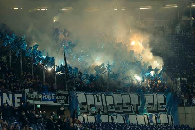The fans of SC Paderborn 07 use pyrotechnics, 2 Bundesliga, Hannover 96 vs SC Paderborn 07, Heinz von Heiden Arena, February 22, 2025 in Hanover, Germany Photo by Marco Steinbrenner DeFodi Images The fans of SC Paderborn 07 use pyrotechnics, 2 Bundesliga, Hannover 96 vs SC Paderborn 07, Heinz von Heiden Arena, February 22, 2025 in Hanover, Germany Photo by Marco Steinbrenner DeFodi Images DFB DFL REGULATIONS PROHIBIT ANY USE OF PHOTOGRAPHS AS IMAGE SEQUENCES AND OR QUASI VIDEO