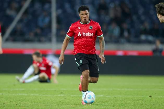 Jessic Ngankam Hannover 96 controls the ball, 2 Bundesliga, Hannover 96 vs SC Paderborn 07, Heinz von Heiden Arena, February 22, 2025 in Hanover, Germany Photo by Marco Steinbrenner DeFodi Images Jessic Ngankam Hannover 96 controls the ball, 2 Bundesliga, Hannover 96 vs SC Paderborn 07, Heinz von Heiden Arena, February 22, 2025 in Hanover, Germany Photo by Marco Steinbrenner DeFodi Images DFB DFL REGULATIONS PROHIBIT ANY USE OF PHOTOGRAPHS AS IMAGE SEQUENCES AND OR QUASI VIDEO