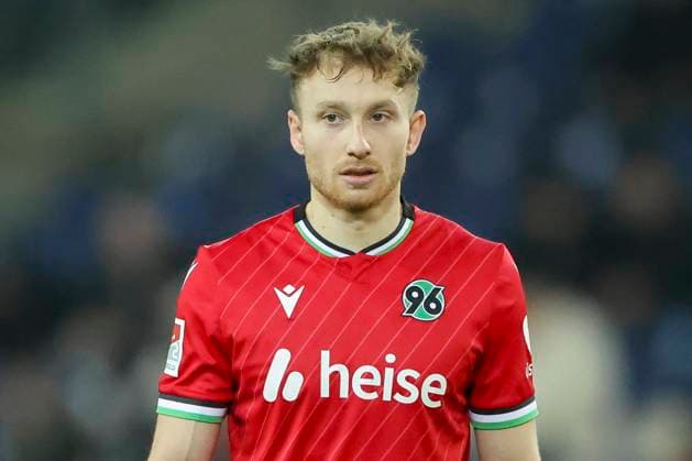 Jannik Dehm Hannover 96 looks disappointed, 2 Bundesliga, Hannover 96 vs SC Paderborn 07, Heinz von Heiden Arena on February 22, 2025 in Hanover, Germany Photo by Marco Steinbrenner DeFodi Images Jannik Dehm Hannover 96 looks dejected, 2 Bundesliga, Hannover 96 vs SC Paderborn 07, Heinz von Heiden Arena, February 22, 2025 in Hanover, Germany Photo by Marco Steinbrenner DeFodi Images DFB DFL REGULATIONS PROHIBIT ANY USE OF PHOTOGRAPHS AS IMAGE SEQUENCES AND OR QUASI VIDEO