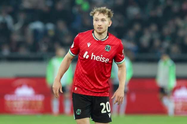 Jannik Dehm Hannover 96 looks on, 2 Bundesliga, Hannover 96 vs SC Paderborn 07, Heinz von Heiden Arena, February 22, 2025 in Hanover, Germany Photo by Marco Steinbrenner DeFodi Images Jannik Dehm Hannover 96 looks on, 2 Bundesliga, Hannover 96 vs SC Paderborn 07, Heinz von Heiden Arena, February 22, 2025 in Hanover, Germany Photo by Marco Steinbrenner DeFodi Images DFB DFL REGULATIONS PROHIBIT ANY USE OF PHOTOGRAPHS AS IMAGE SEQUENCES AND OR QUASI VIDEO
