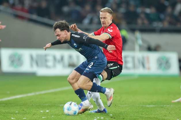 Aaron Zehnter SC Paderborn 07 and Havard Nielsen Hannover 96 battle for the ball, 2 Bundesliga, Hannover 96 vs SC Paderborn 07, Heinz von Heiden Arena, February 22, 2025 in Hanover, Germany Photo by Marco Steinbrenner DeFodi Images Aaron Zehnter SC Paderborn 07 and Havard Nielsen Hannover 96 battle for the ball, 2 Bundesliga, Hannover 96 vs SC Paderborn 07, Heinz von Heiden Arena, February 22, 2025 in Hanover, Germany Photo by Marco Steinbrenner DeFodi Images DFB DFL REGULATIONS PROHIBIT ANY USE OF PHOTOGRAPHS AS IMAGE SEQUENCES AND OR QUASI VIDEO