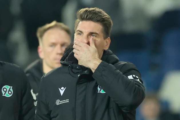 Goalkeeper Ron Robert Zieler Hannover 96 looks disappointed, 2 Bundesliga, Hannover 96 vs SC Paderborn 07, Heinz von Heiden Arena on February 22, 2025 in Hanover, Germany Photo by Marco Steinbrenner DeFodi Images Goalkeeper Ron Robert Zieler Hannover 96 looks dejected, 2 Bundesliga, Hannover 96 vs SC Paderborn 07, Heinz von Heiden Arena, February 22, 2025 in Hanover, Germany Photo by Marco Steinbrenner DeFodi Images DFB DFL REGULATIONS PROHIBIT ANY USE OF PHOTOGRAPHS AS IMAGE SEQUENCES AND OR QUASI VIDEO