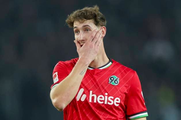 Phil Neumann Hannover 96 looks disappointed, 2 Bundesliga, Hannover 96 vs SC Paderborn 07, Heinz von Heiden Arena, February 22, 2025 in Hanover, Germany Photo by Marco Steinbrenner DeFodi Images Phil Neumann Hannover 96 looks dejected, 2 Bundesliga, Hannover 96 vs SC Paderborn 07, Heinz von Heiden Arena, February 22, 2025 in Hanover, Germany Photo by Marco Steinbrenner DeFodi Images DFB DFL REGULATIONS PROHIBIT ANY USE OF PHOTOGRAPHS AS IMAGE SEQUENCES AND OR QUASI VIDEO