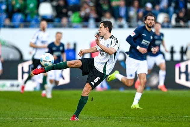 Ron Schallenberg FC Schalke 04, 06 on the ball, GER, SV Darmstadt 98 vs FC Schalke 04, Football, Matchday 23, Season 2024 2025, 23 02 2025 DFL REGULATIONS PROHIBIT ANY USE OF PHOTOGRAPHS as IMAGE SEQUENCES and or QUASI VIDEO GER, SV Darmstadt 98 vs FC Schalke 04, Football, Matchday 23, Season 2024 2025, 23 02 2025 Darmstadt Copyright: xEibner-Pressefoto FlorianxWieganx EP_FWD